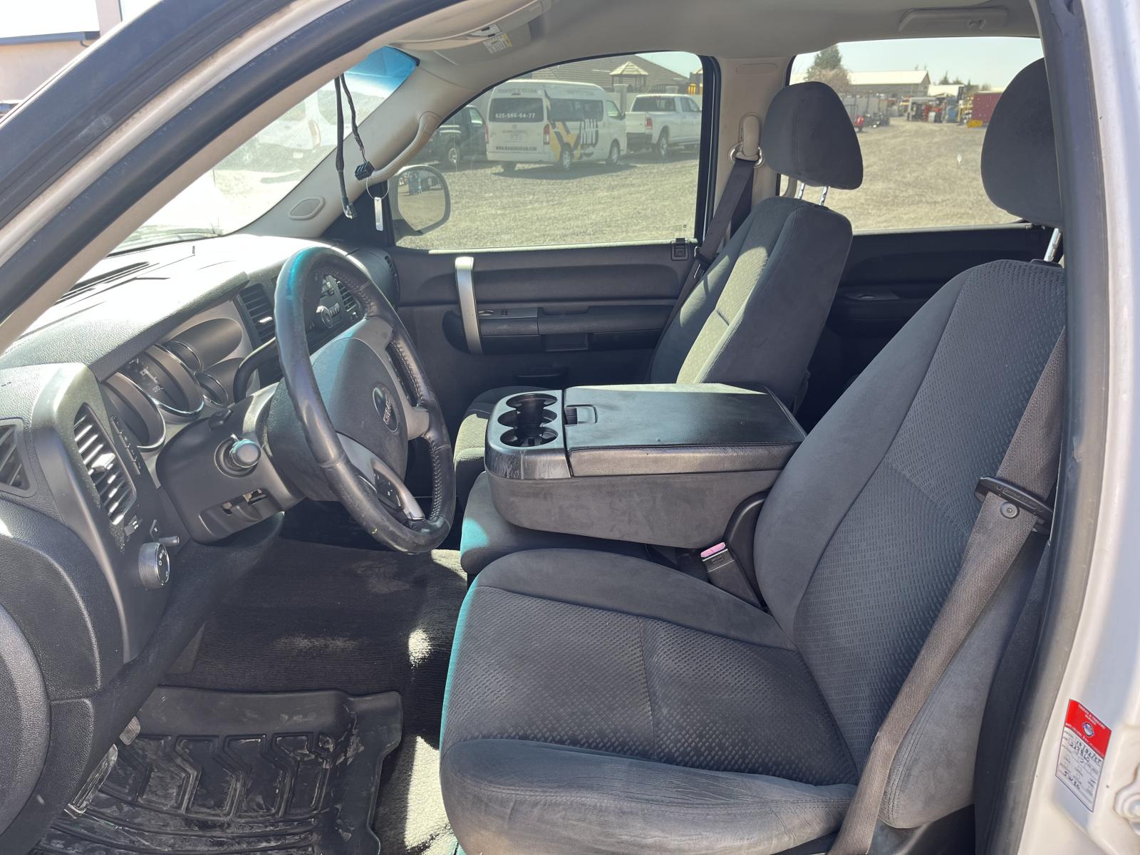 ./imagenes/INVOICE/2019/17999/GMC SIERRA 1500 SLE (3).JPG